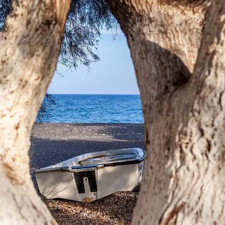Arion Bay Santorini Kamári