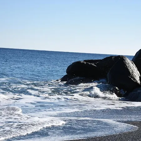 Arion Bay Santorini Отель Камари