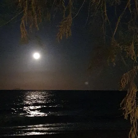 Arion Bay Santorini Kamári