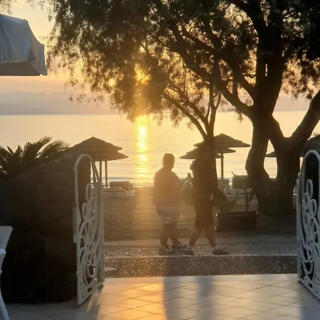 Arion Bay Santorini 3*