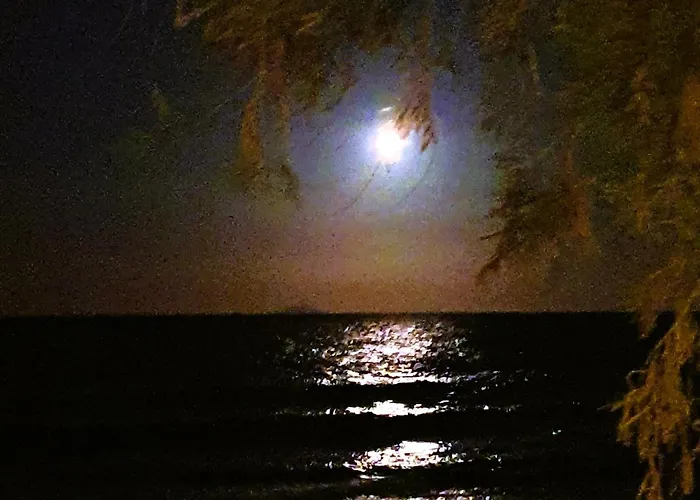 Arion Bay Santorini فندق Kamári