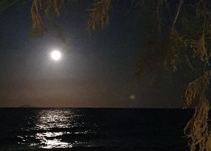 Arion Bay Santorini Kamári